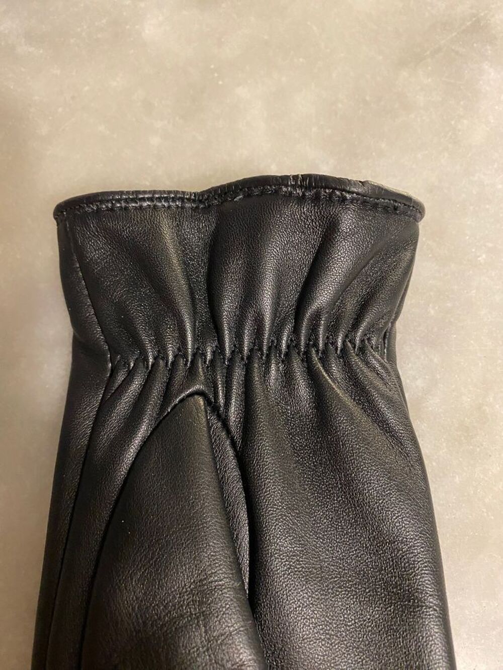Gants en cuir souple et fluide. Doubl&eacute;s Maroquinerie
