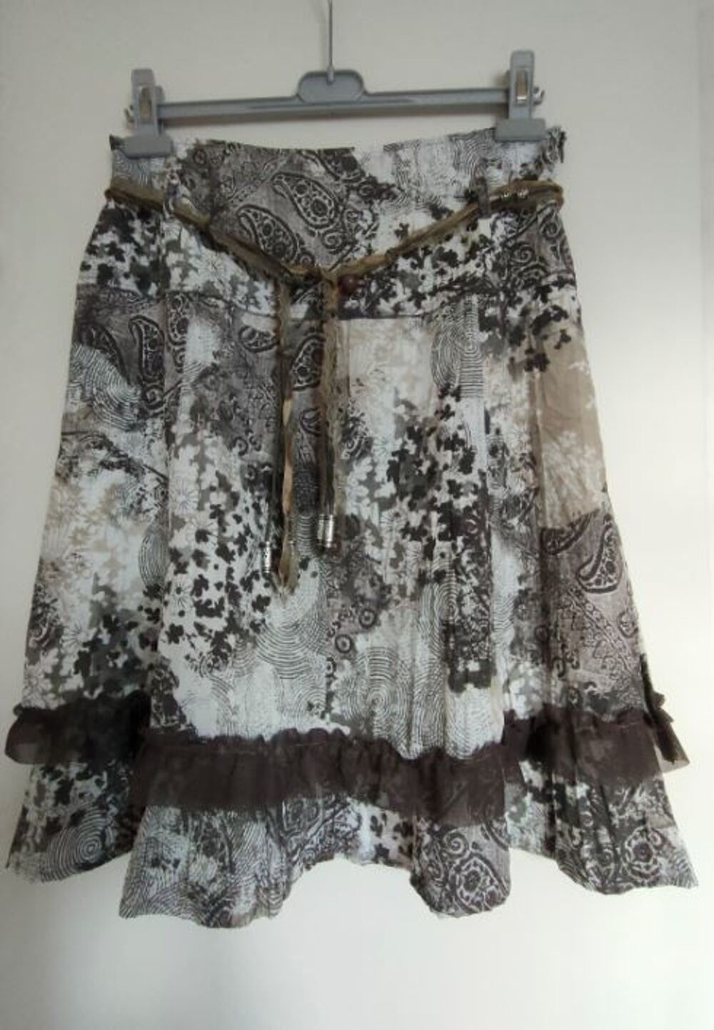 Jupe beige/taupe volant dentelle "Armand Thiery" T40 Vêtements