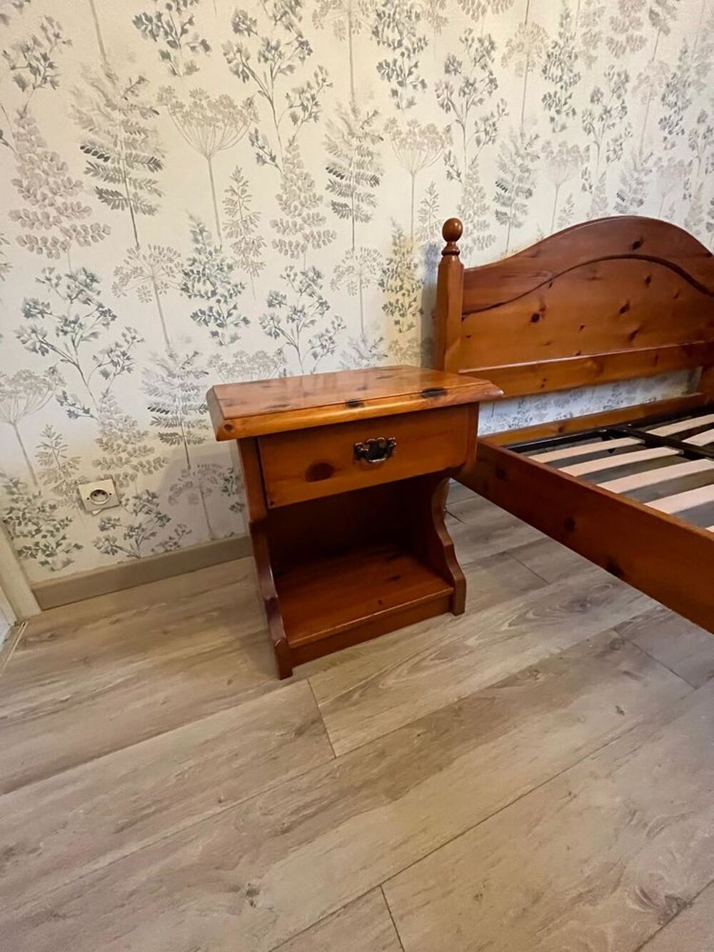 Chambre compl&egrave;te une personne en PIN MASSIF Meubles