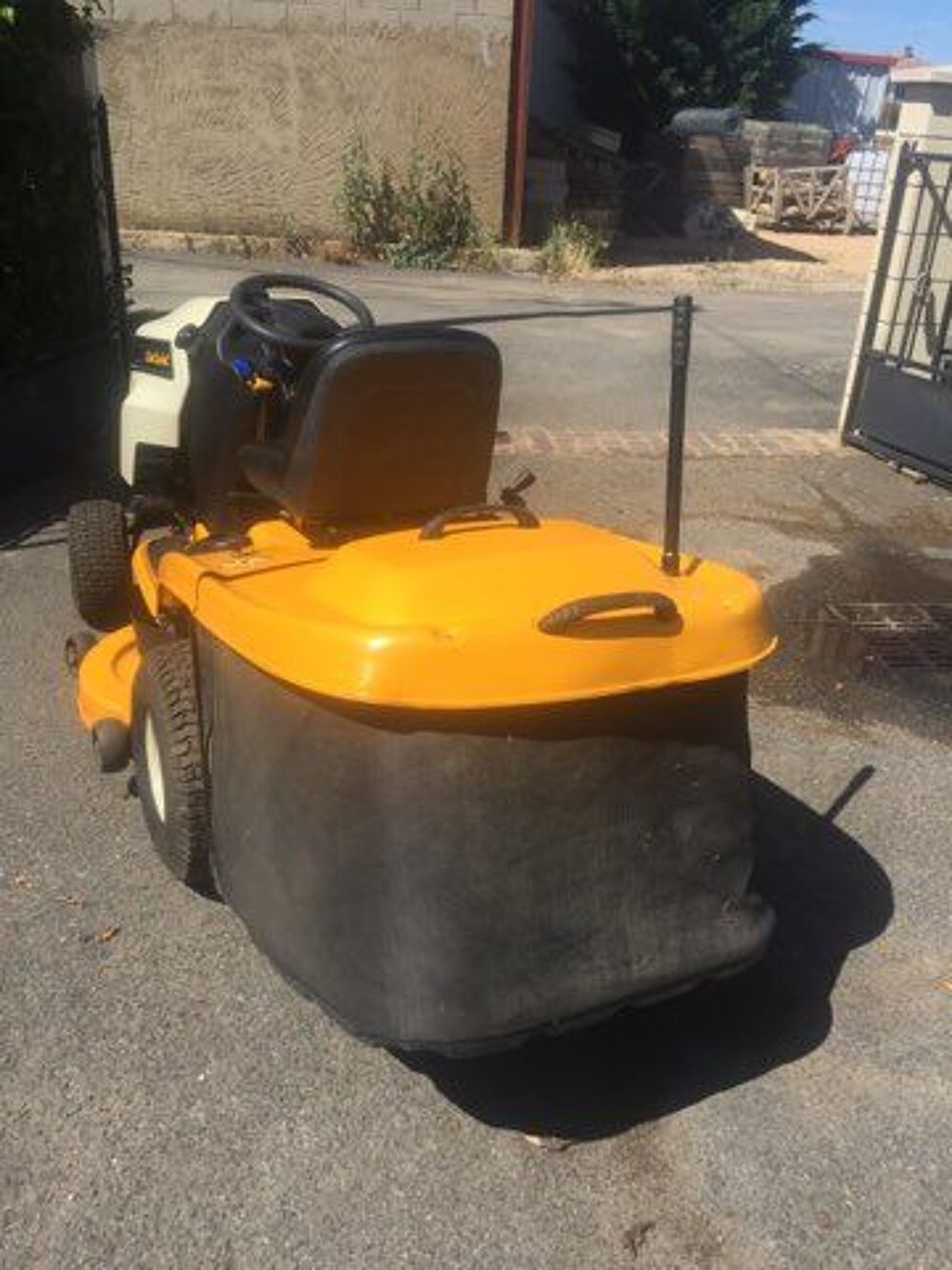 Tondeuse Autoportee CLUB CADET 
Moteur Kawasaki Jardin