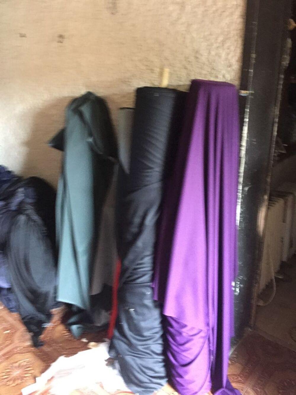 hallowen 1€ 
Le metre de tissus 
D&eacute;guisement 
Décoration