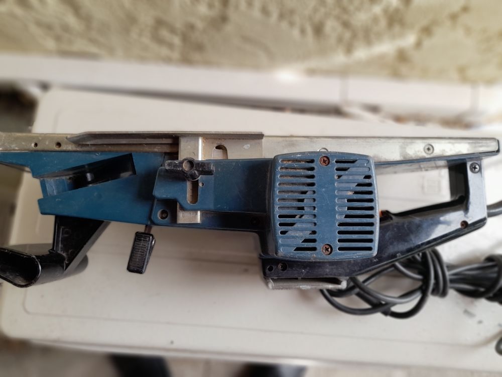 A saisir Rabot &eacute;lectrique professionnel marque AEG Bricolage