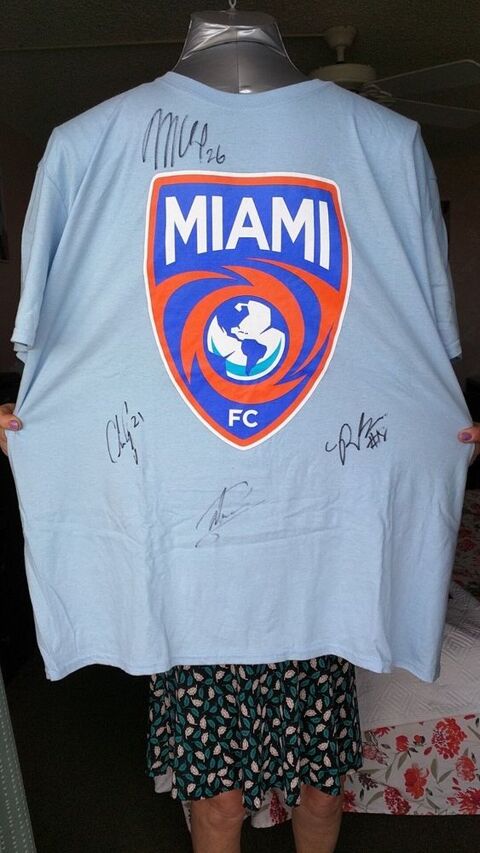 
T-shirt du Miami FC sign par Alessandro Nesta 35 Villemomble (93)