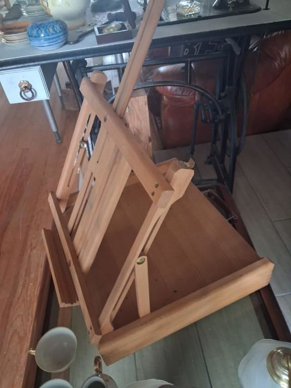 UN CHEVALET DE PEINTURE Décoration