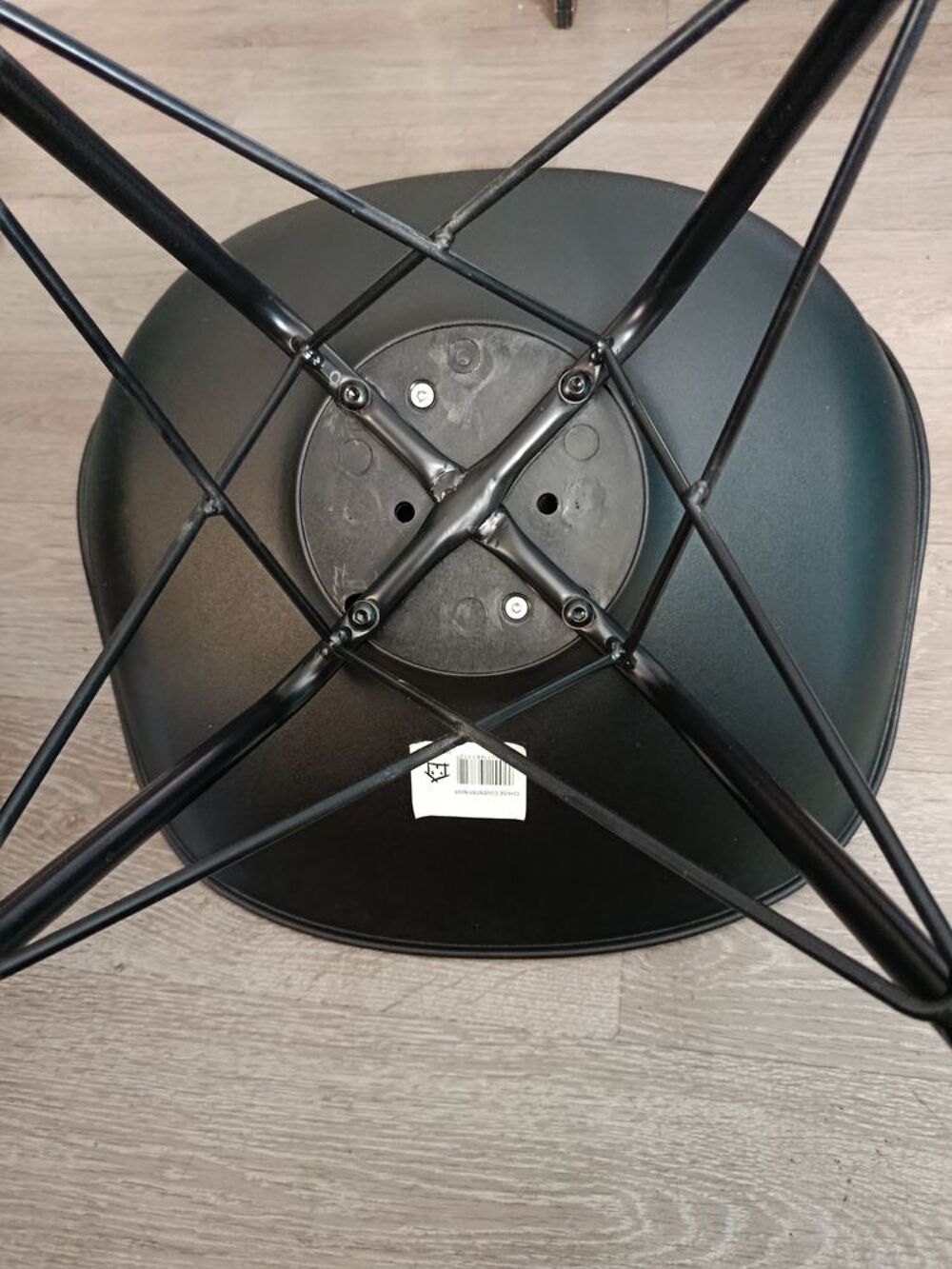 Tables ronde et 4 chaises Meubles