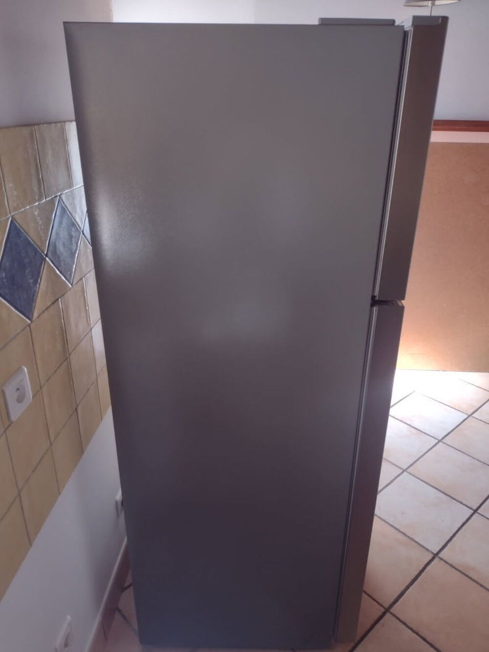 R&eacute;frig&eacute;rateur Essentiel B tr&egrave;s bon &eacute;tat Electroménager