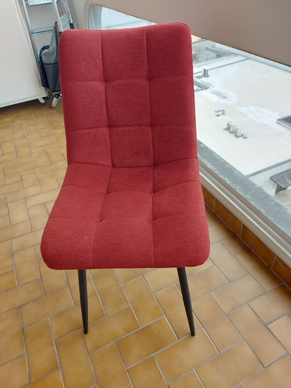 Chaise de salle &agrave; manger rouge &eacute;l&eacute;gante Meubles