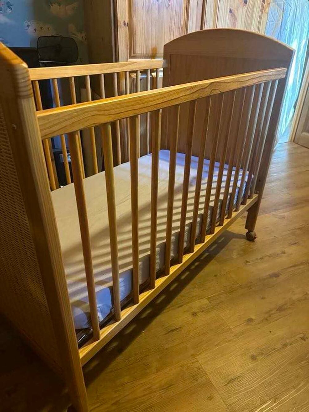 Lit &agrave; barreaux pour jeunes enfants Mobilier enfants