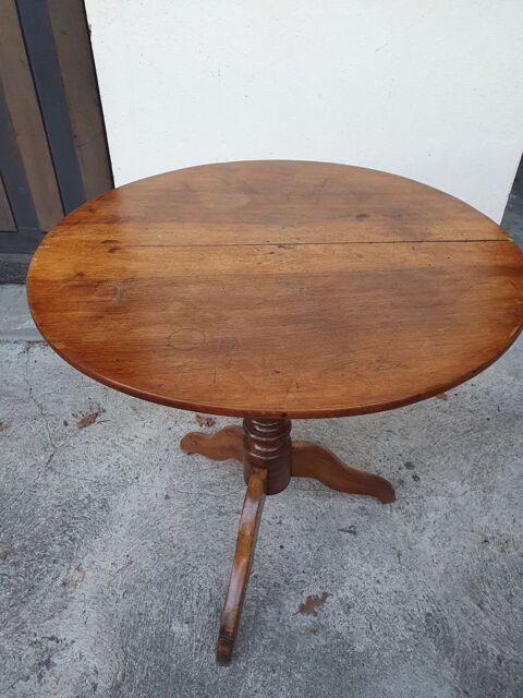 Gu�ridon en noyer 40 Vals-les-Bains (07)