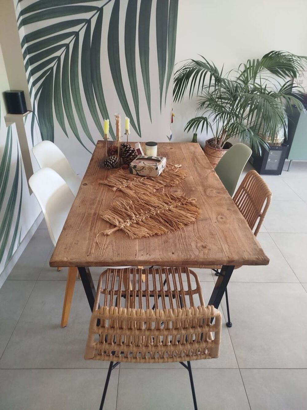 Tables en bois et 5 chaises Meubles