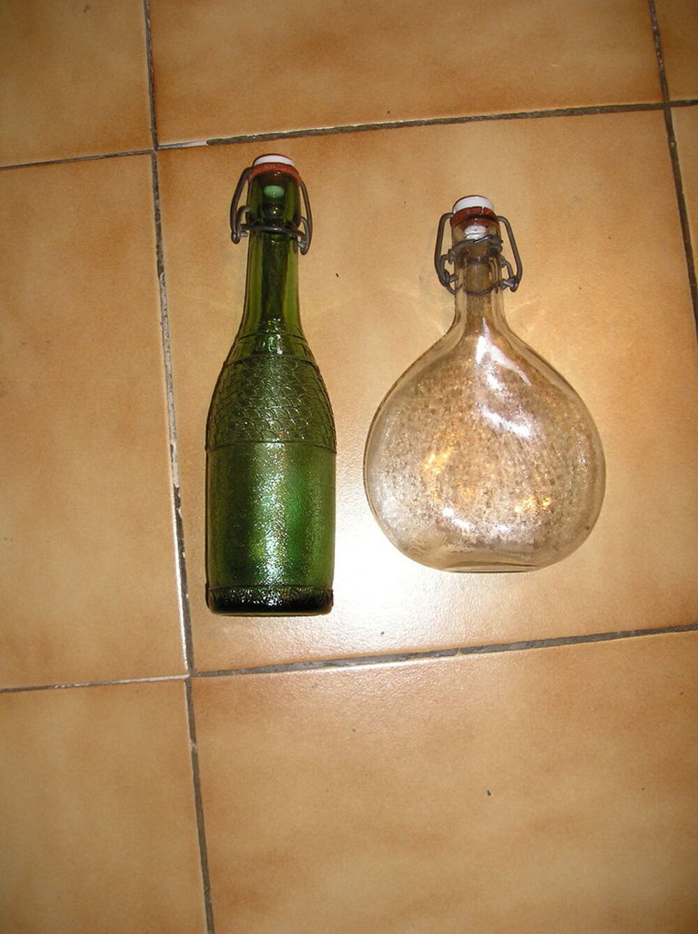 Lot de deux bouteilles tr&egrave;s rares
