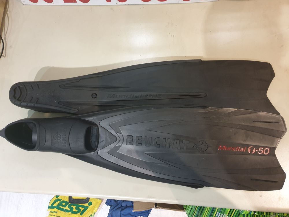 BEUCHAT Mundial chaussante couleur noire Sports