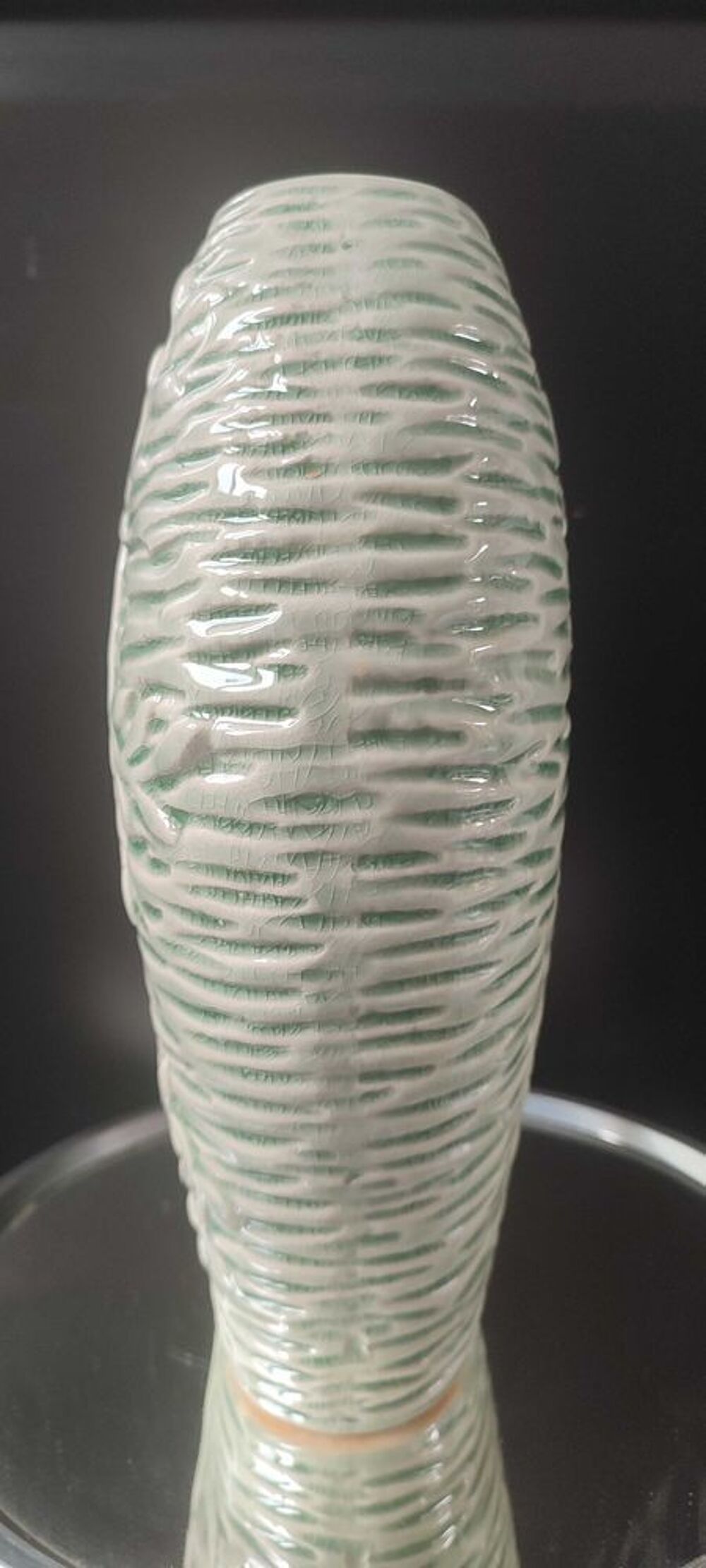 Vase en c&eacute;ramique craquel&eacute;e ann&eacute;es 80-90 d&eacute;cor v&eacute;g&eacute;tal 