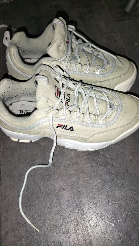 Basket Fila cuir pointure 39 très bon état paire Dessuè 14 Cachan (94)