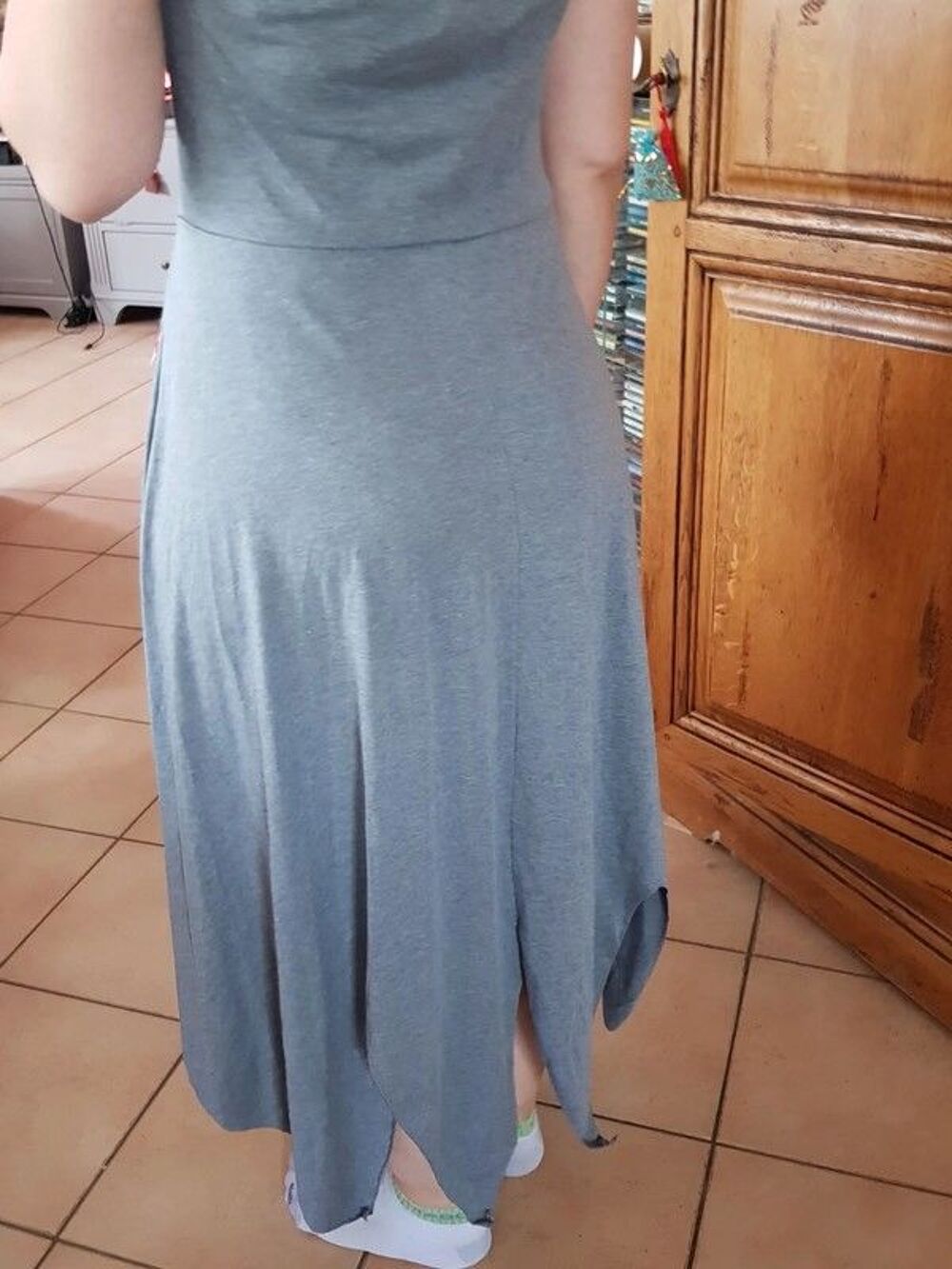 Robe grise longue en coton bretelles qui se croisent dans le Vêtements