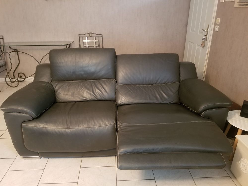Salon cuir &eacute;quip&eacute; de relax &eacute;lectrique Meubles