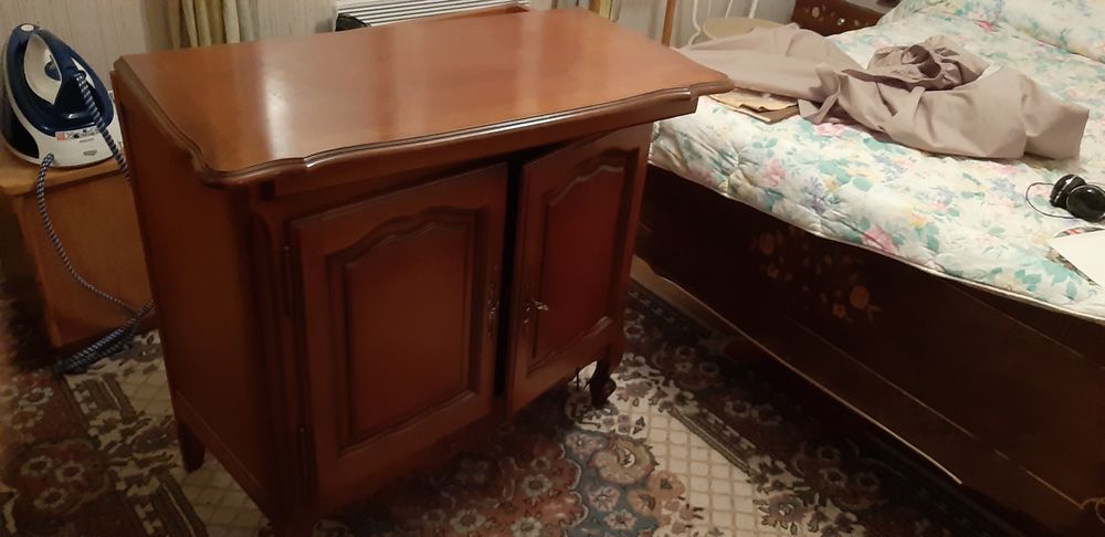 Meuble tv en merisier style Louis XV Meubles