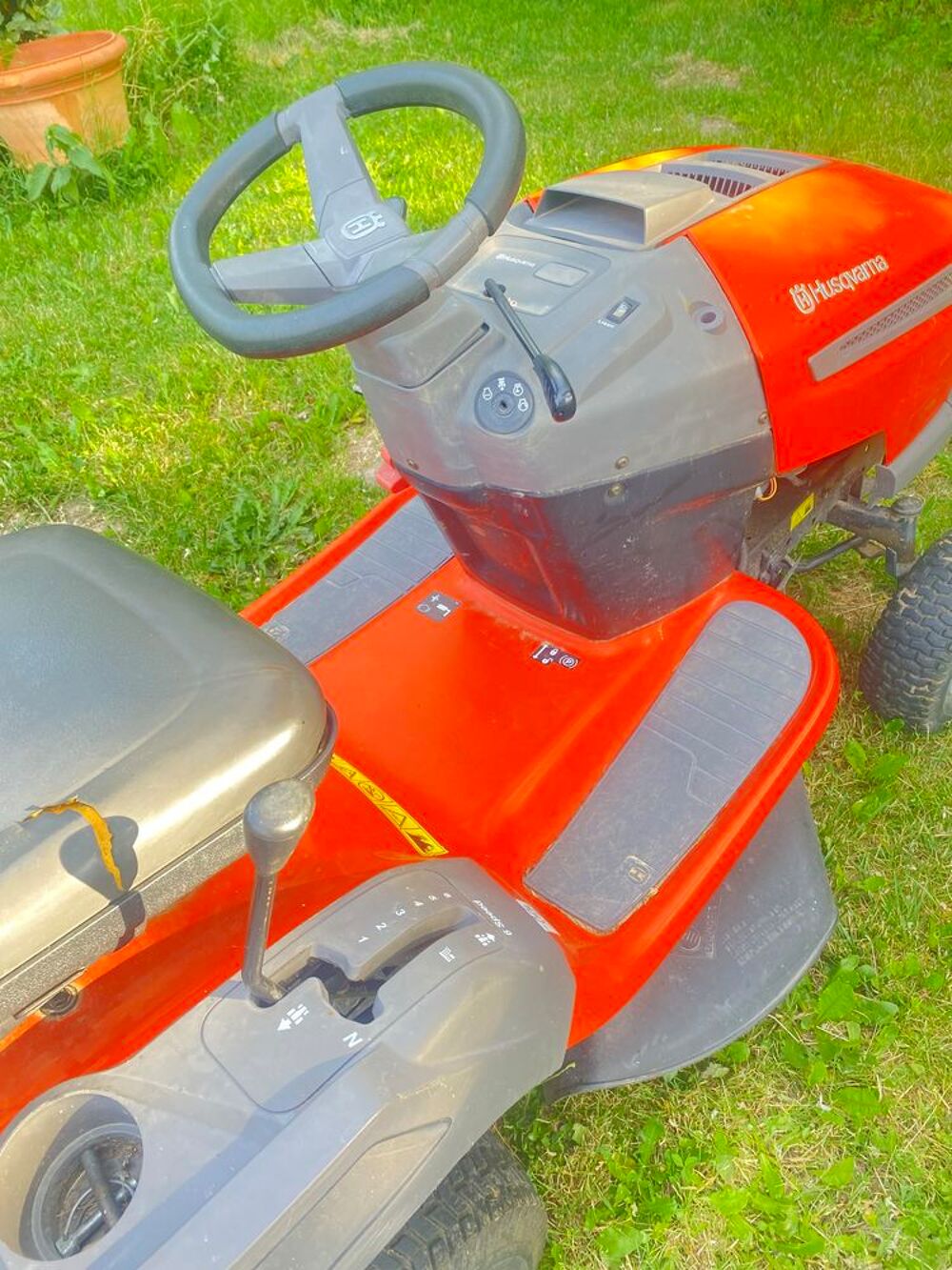 Tondeuse autoport&eacute;e Husqvarna 1000€ Jardin