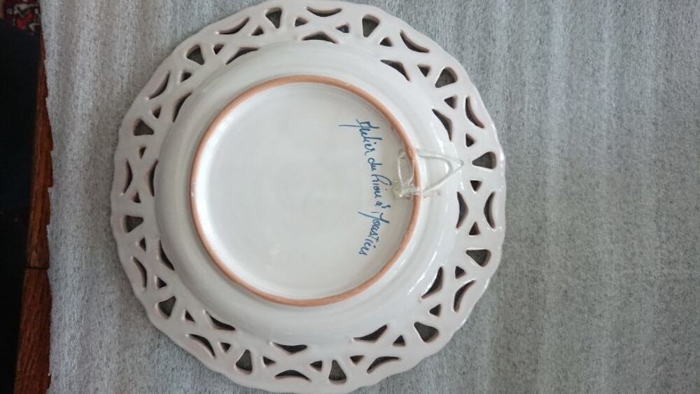 Assiette D&eacute;corative " MOUSTIER " Décoration