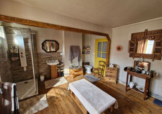 Maison 8 pièces 240 m² · à La Salvetat-Peyralès · 240 m² · 130 000 €