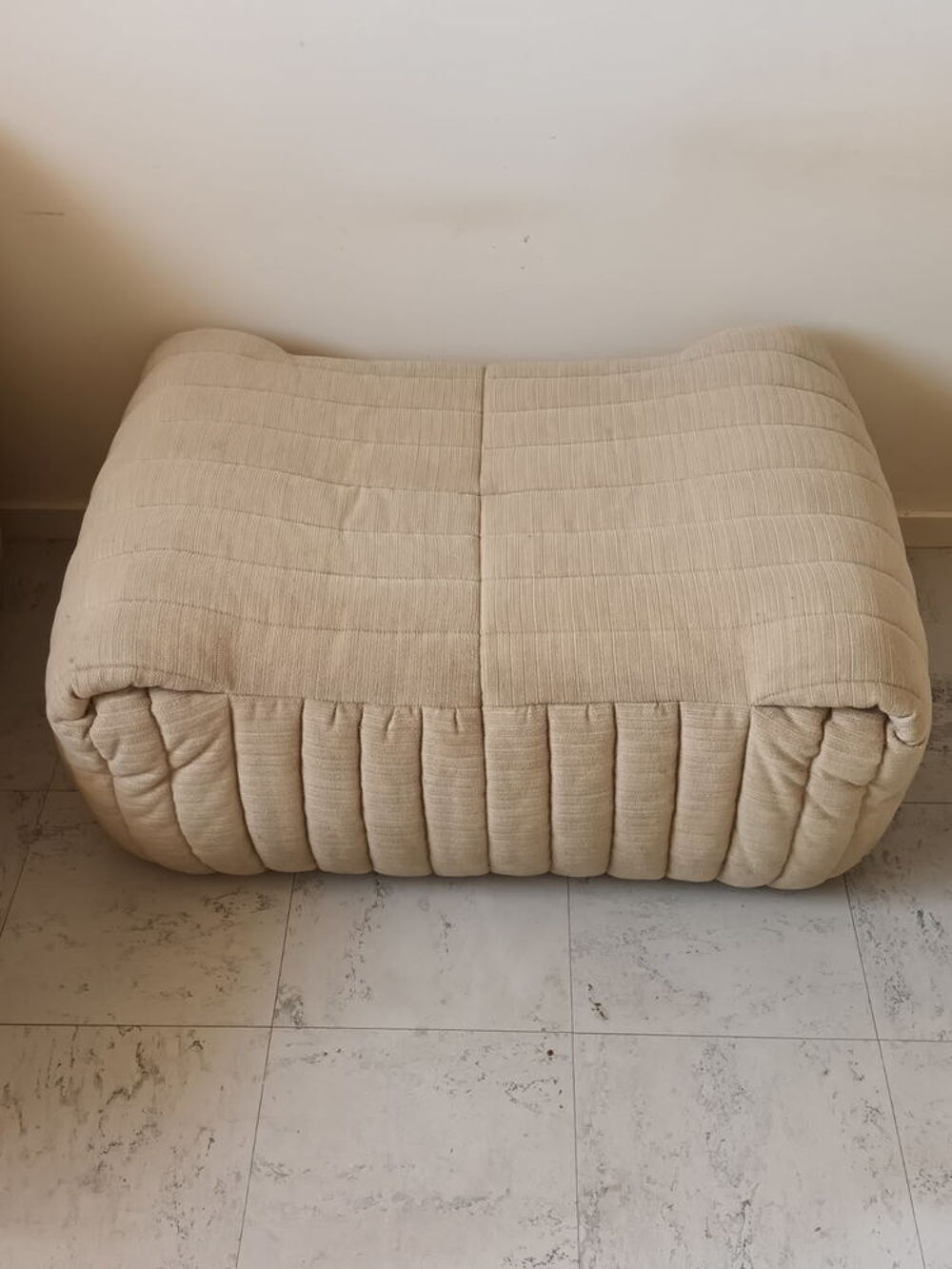 Ensemble salon canap&eacute; 2 place et 1 pouf Meubles