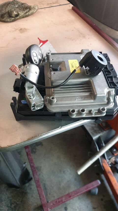 Pi&egrave;ces et &eacute;quipements Voiture Pi&egrave;ces et &eacute;quipements Voiture  occasion Maisons-Alfort 94700