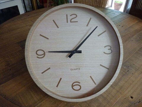 Horloge ronde 8 Clermont-l'Hérault (34)