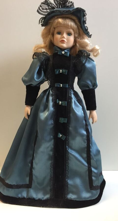 Poupée en Porcelaine de Luxe  First Lady  Élégante 49 Marseille 11 (13)