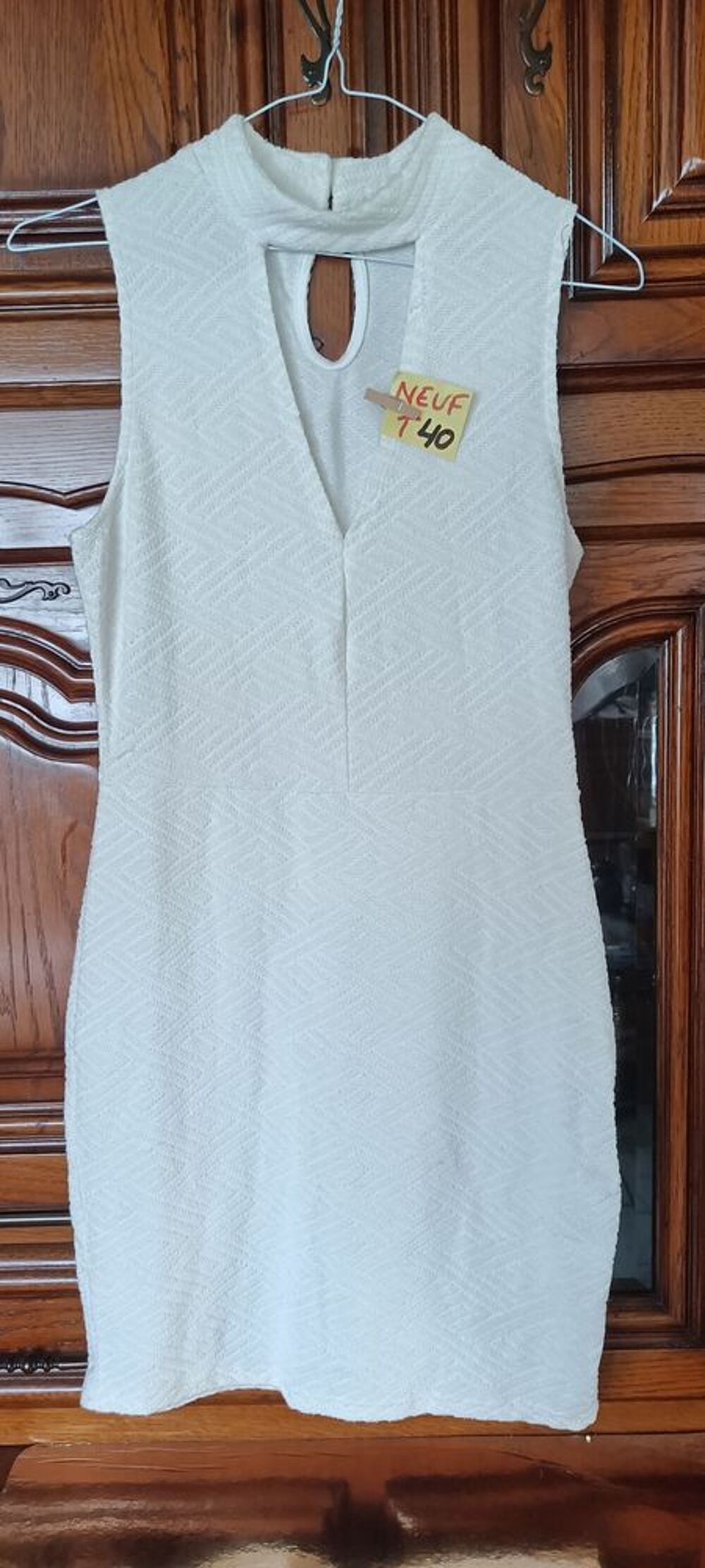 LOT DE V&Ecirc;TEMENTS F&Eacute;MININ POUR LA REVENTE Vêtements
