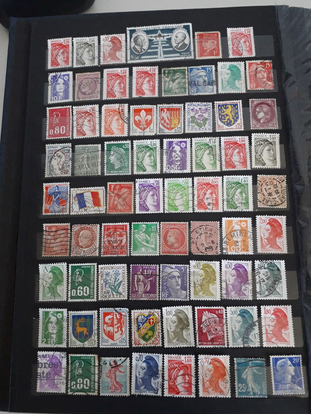 N.241 Lot de 150 timbres de France 1€ 