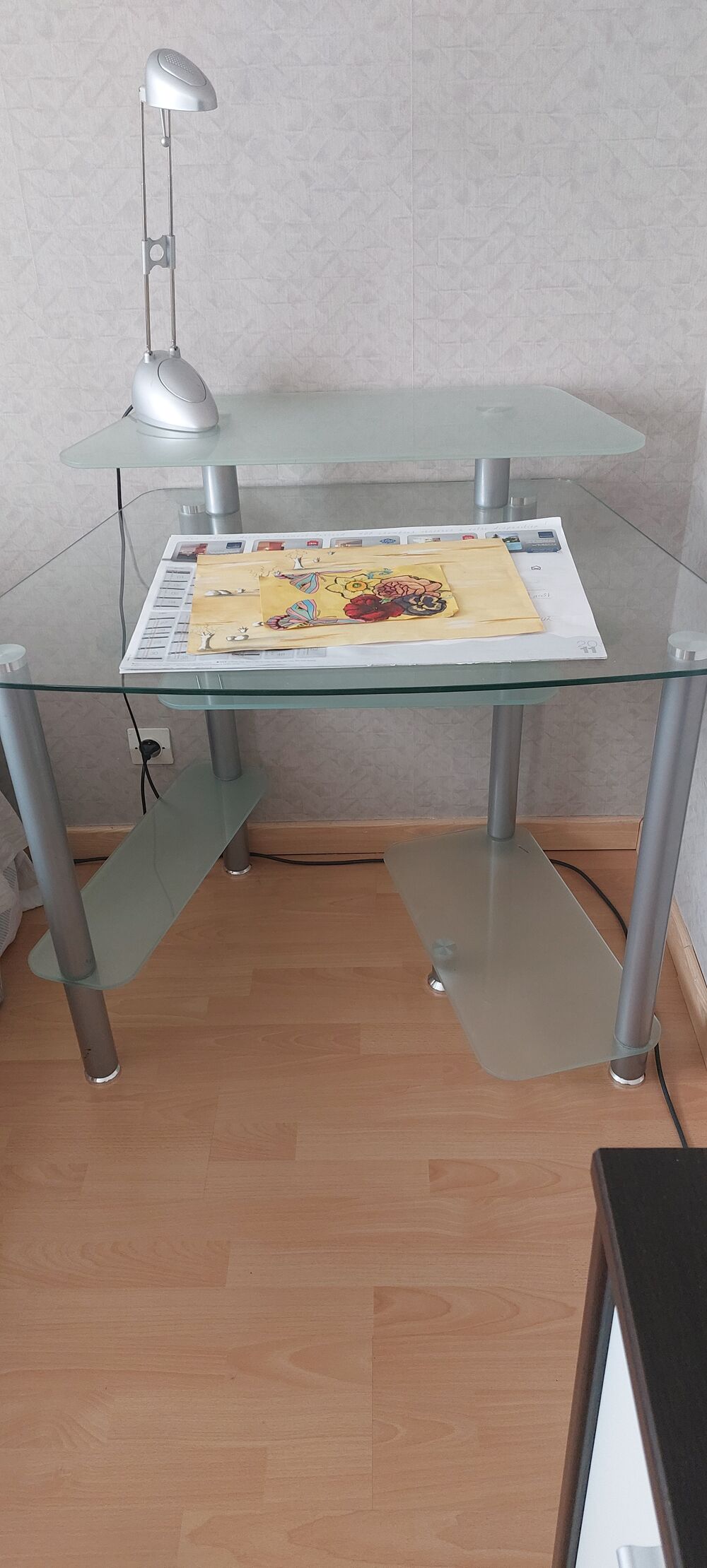 Bureau verre et pieds acier Meubles