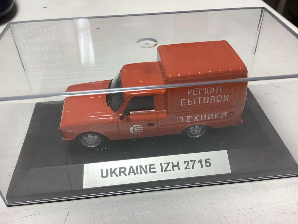 IZH MOSKWITCH 2137 1976 1/43 voiture miniature 