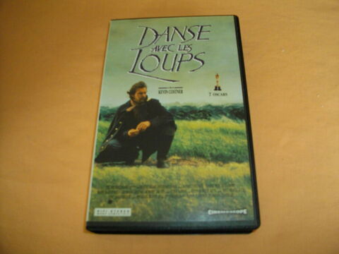 Cassette vidéo vhs de :  DANSE AVEC LES LOUPS  5 Perros-Guirec (22)