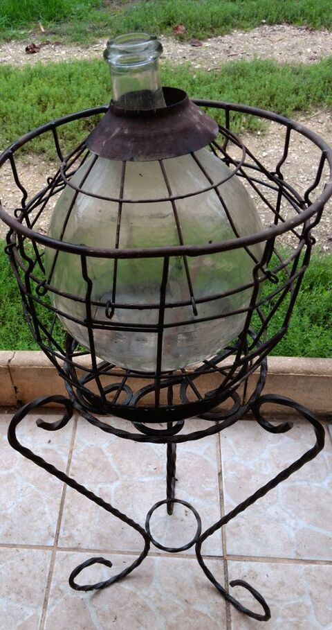 Dame Jeanne
Terrasson-Lavilledieu (24)