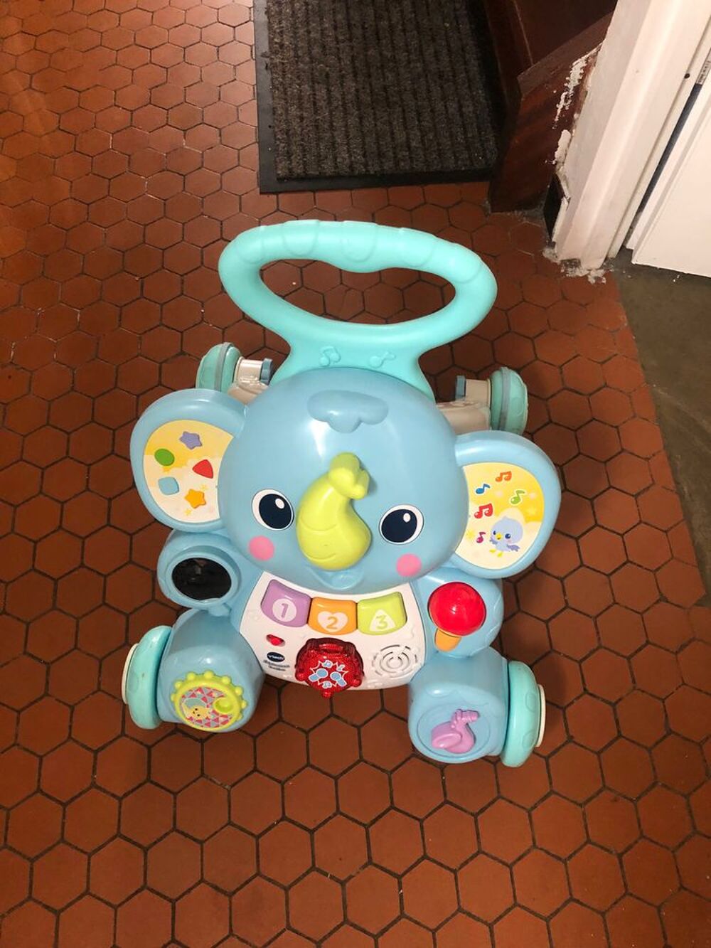Trotteur &eacute;l&eacute;phanteau vtech Jeux / jouets