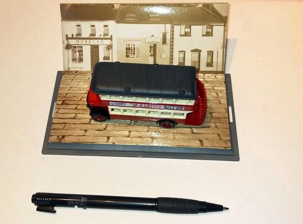 Bus miniature London transport sur socle vintage
Jeux / jouets