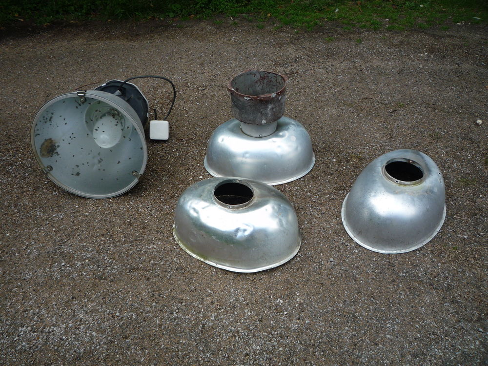 Projecteur vintage
37cm x 50cm x 19,5cm (3) 10€ pi&egrave;ce
Bricolage
