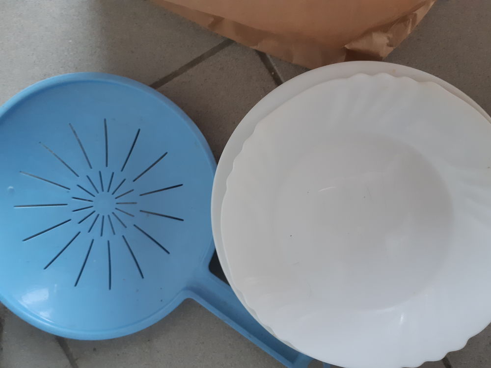 LOT ASSIETTES FOURCHETTES COUTEAUX ET GROS COUTEAUX
Cuisine