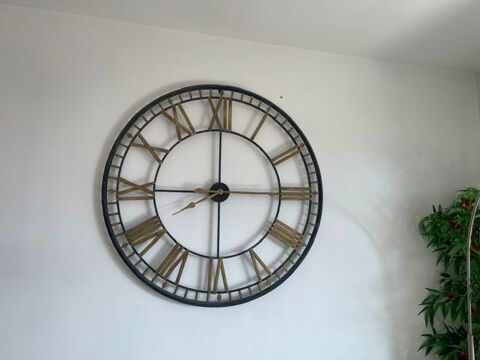 GRANDE HORLOGE STYLE INDUSTRIEL EN FER MASSIF. 
Nice (06)