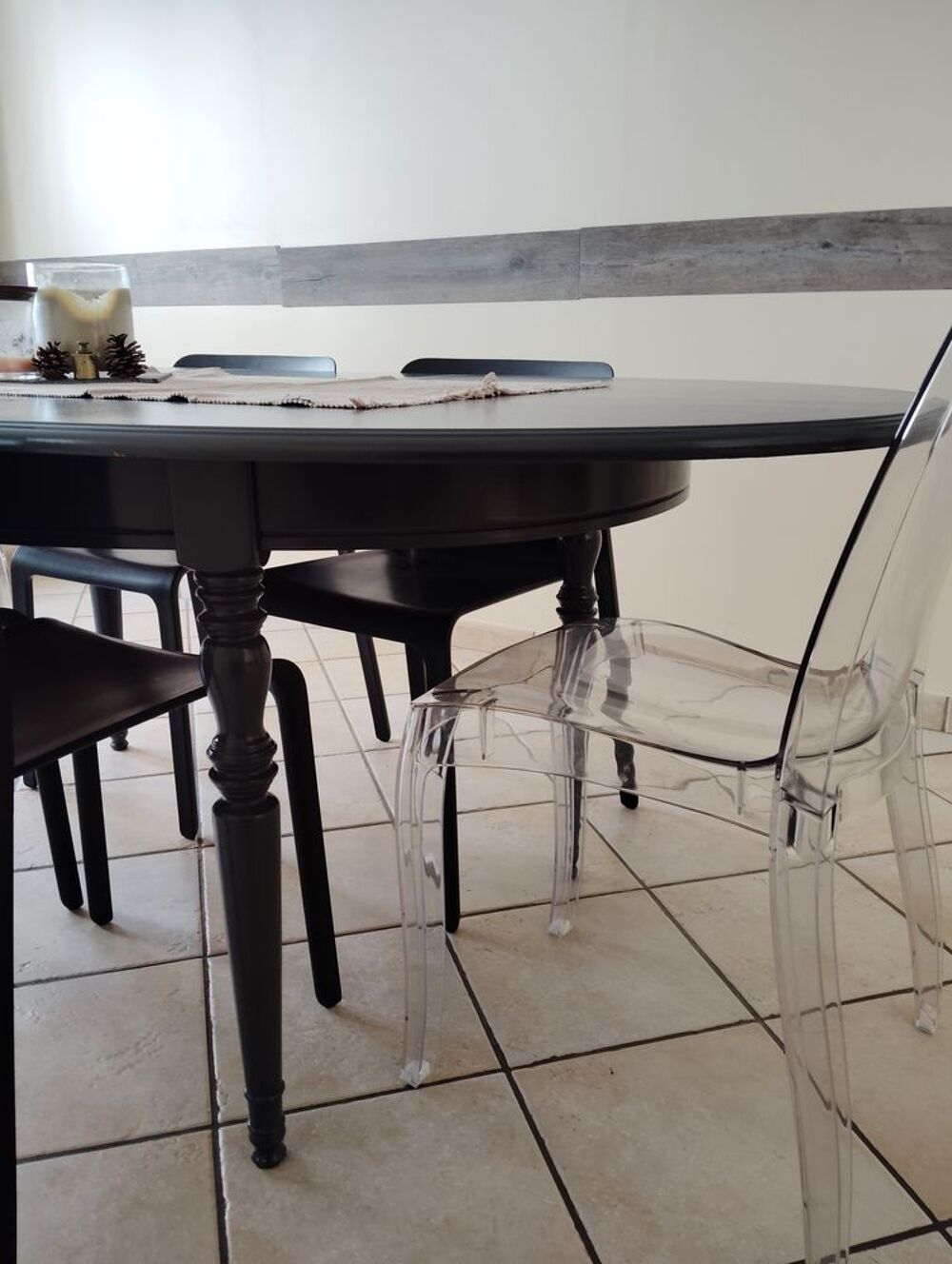 Table de salle &agrave; manger relook&eacute;e Meubles