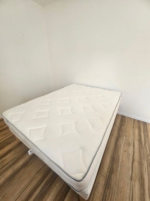 Lit double - sommier sur pieds et matelas Auch (32)