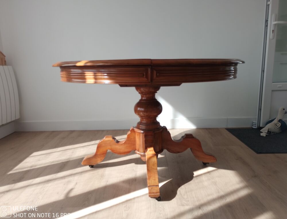 Table en noyer massif ronde d'&eacute;poque 19&egrave;me et 3 allonges Meubles