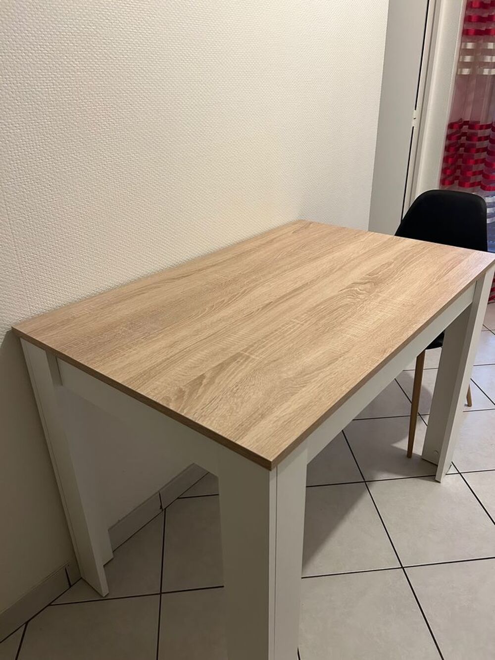 Table 4 personnes cloe conforama beige et blanche Meubles