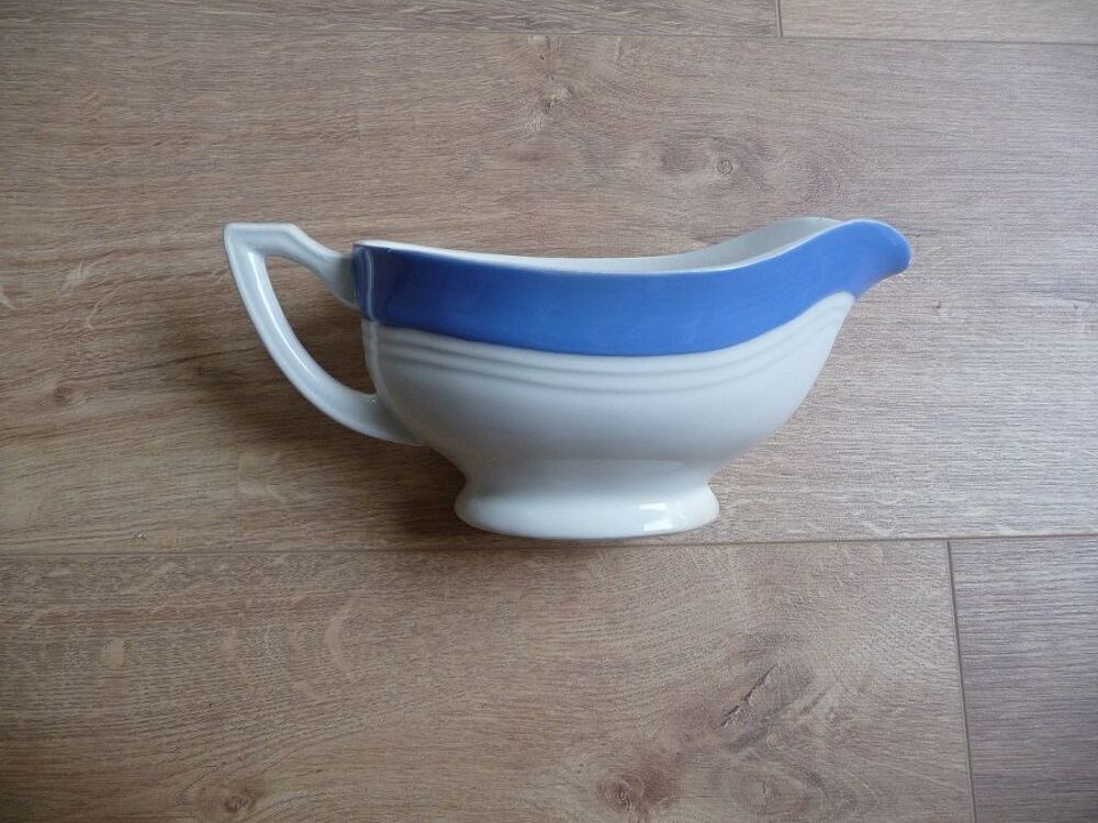 Belle sauci&egrave;re ancienne bleue &amp; blanche C&eacute;ranord Cuisine