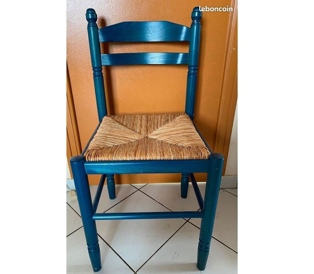 1 chaise paysanne bois de h&ecirc;tre vernis bleu et assise paille Meubles