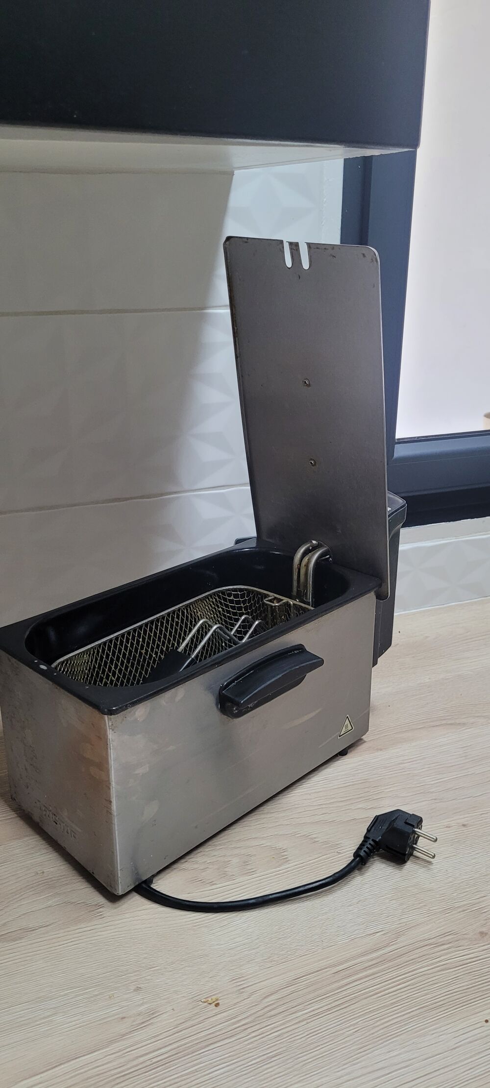 friteuse familiale inox 3l
tr&egrave;s bon &eacute;tat
Electroménager