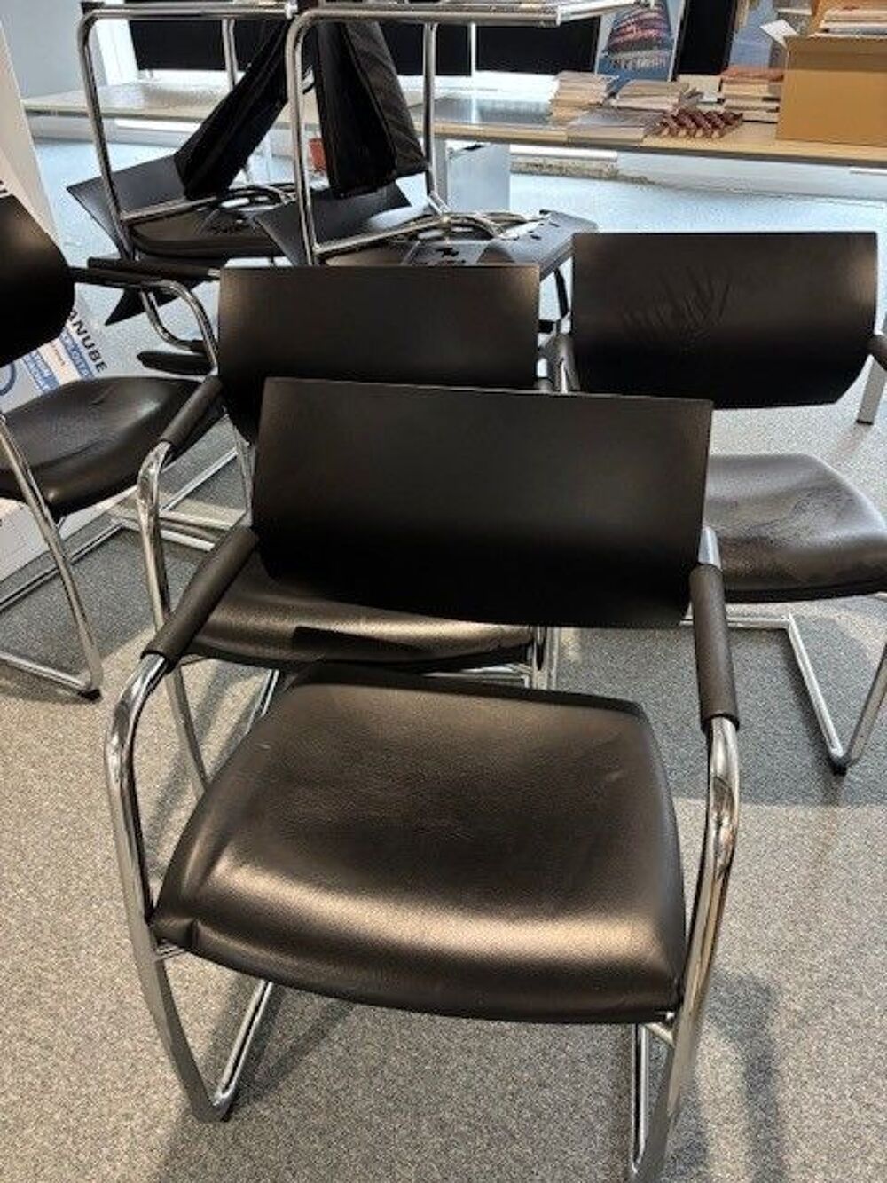CHAISES NOIRES LUXY Meubles