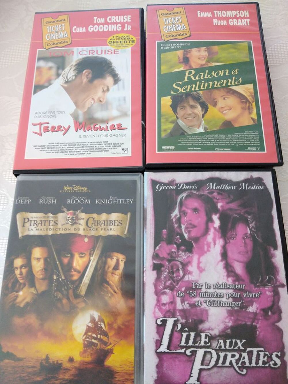 cassettes video CD et vinyles