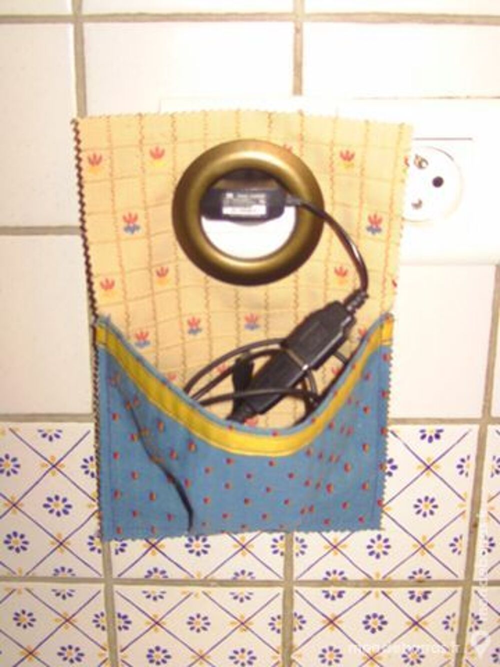 une station de recharge de t&eacute;l&eacute;phone de tissu neuv Téléphones et tablettes