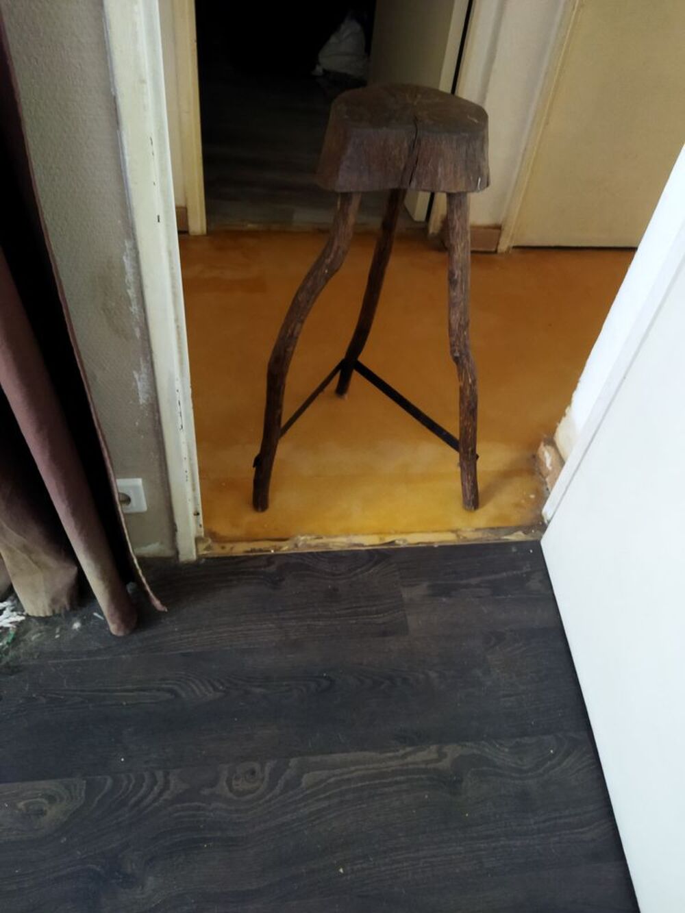Tabouret tripode Meubles